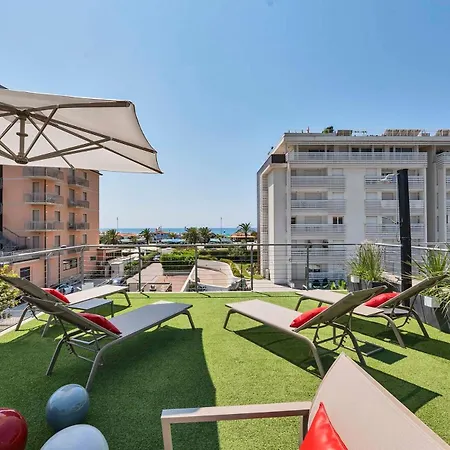 Whit Terreace Sea View