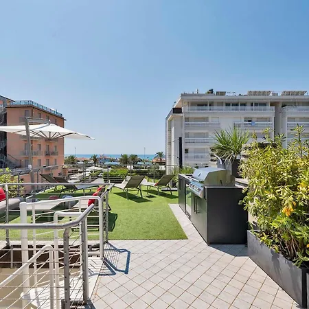 Golden Luxe - Whit Terreace Sea View Camaiore